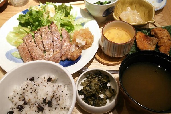ニホンの食卓【つくみ】豪華定食を食べてきた!池袋東武店
