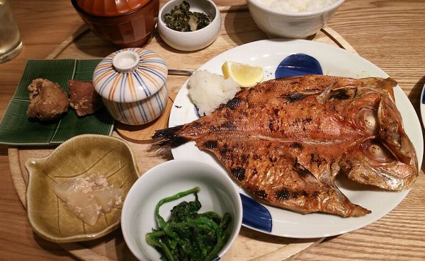 ニホンの食卓【つくみ】豪華定食を食べてきた!池袋東武店