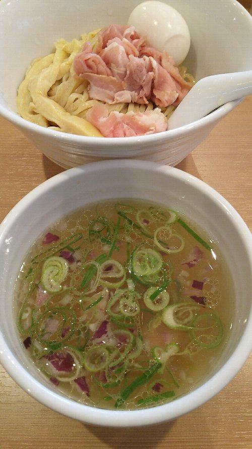 【新宿】鳳仙花の鯛ラーメンがいきなり名店の仲間入り 西武新宿駅すぐ!