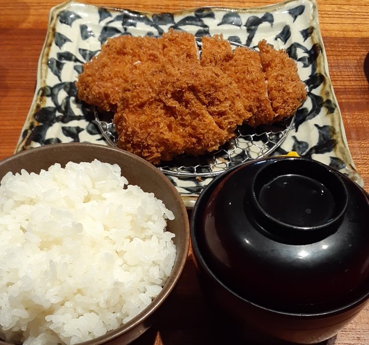 鎌倉は「しらす丼」ではなく「とんかつ」だった【鎌倉かつ亭 あら珠 総本店】