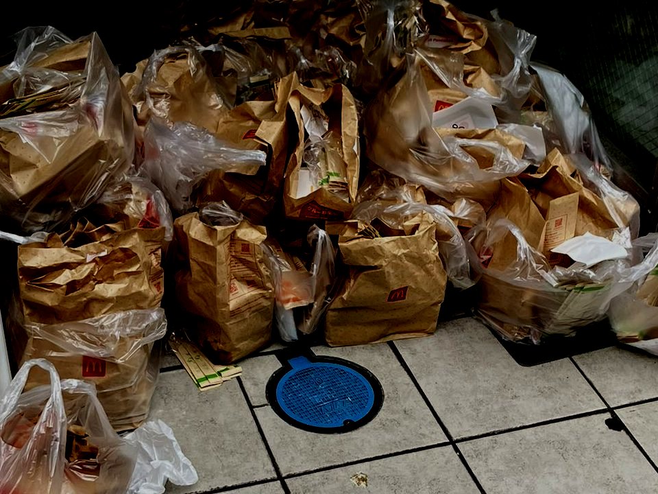 マクドナルド外国人による買い占めと不法投棄問題が話題に